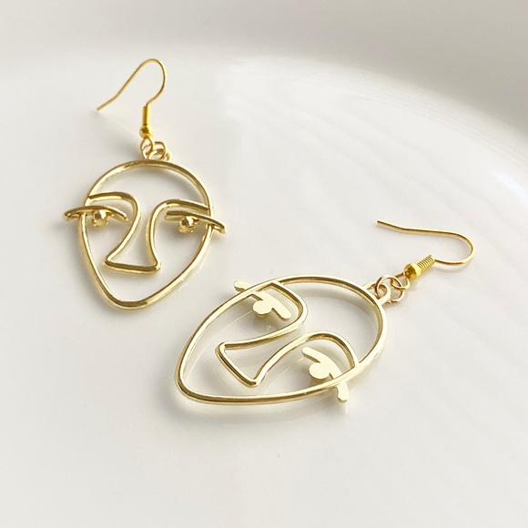 NEW Human Face Earrings in Gold color - Picture 3 of 6